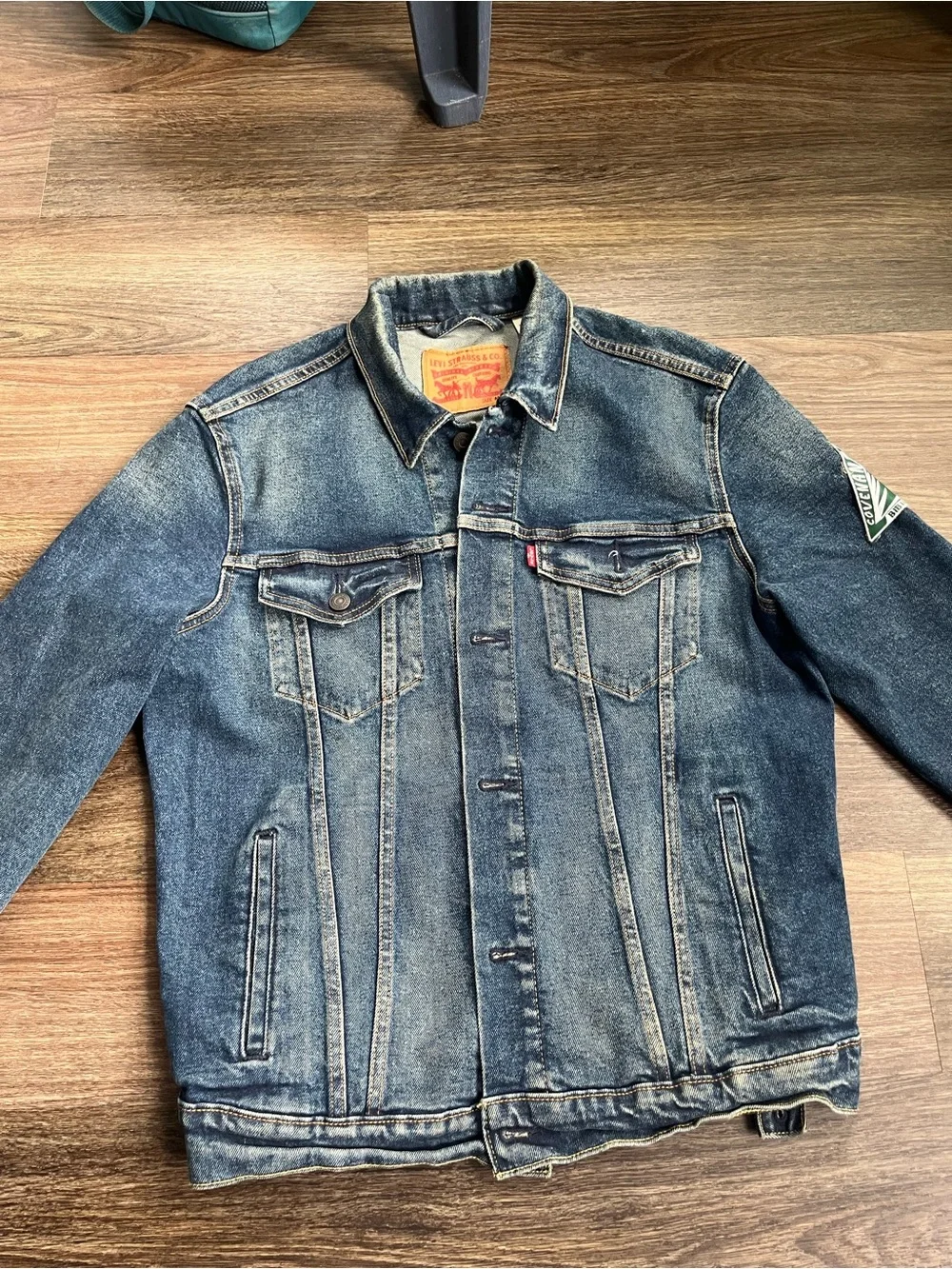 Levi's Blue Washed Denim Trucker Jacket - Picture 2 of 9